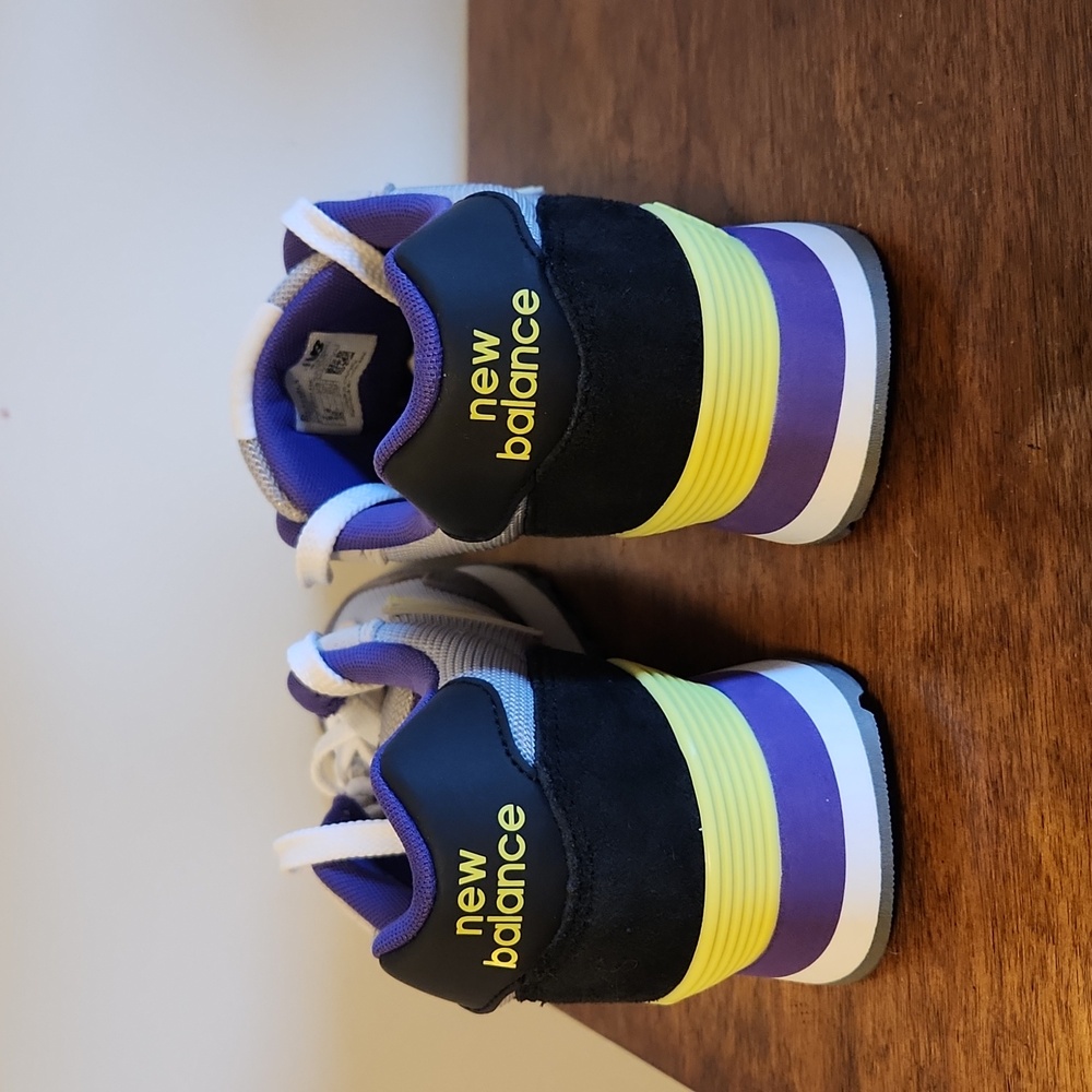 New Balance Sneakers - Picture 2 of 6